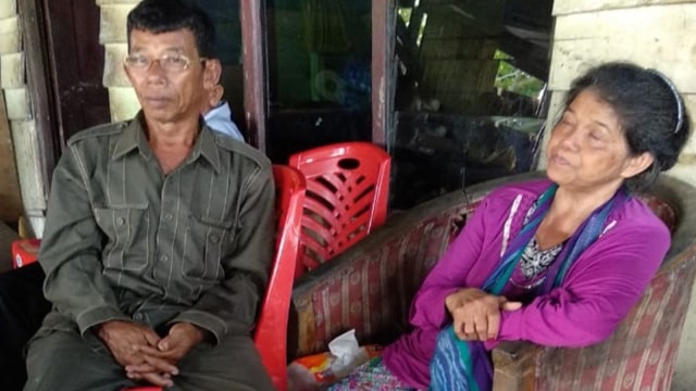 ORANGTUA Brigadir Hendra Saut Parulian SIbarani di rumah duka, Jalan Among Gang Sawit Pribadi, Labuhbaru Barat, Payung Sekaki, Pekanbaru, Riau. 