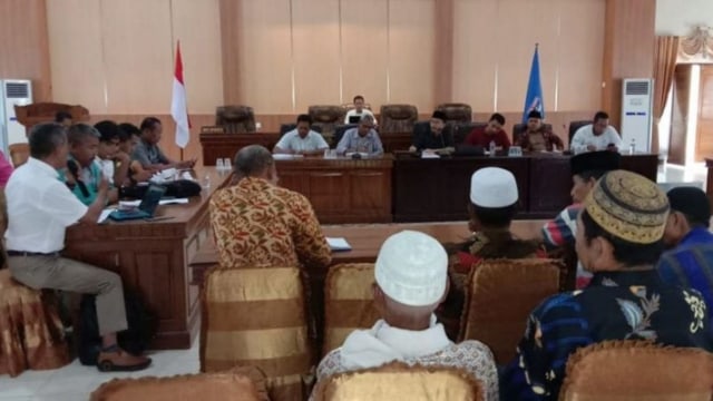 Rapat Dengar Pendapat Unum terkait kerusakan hutan Dompu dengan DPRD. Foto: Ardyan/Info Dompu