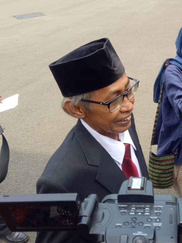 Artidjo Alkostar tiba di Istana Negara. Foto: Fahrian Saleh/kumparan