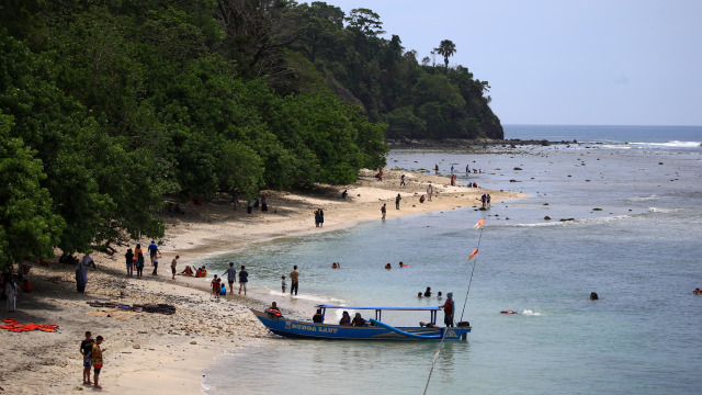 Suasana PantaI Pangandaran jelang Hari Natal, Jumat (10/12). Foto: Aditia Noviansyah/kumparan