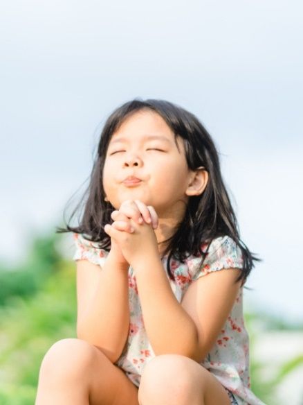 Anak berdoa PTR Foto: Shutterstock
