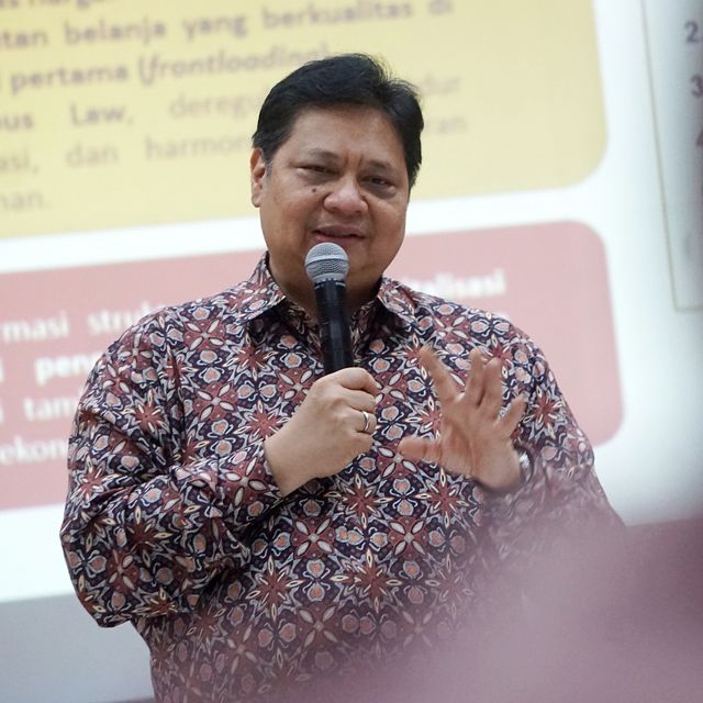 Menteri Koordinator Bidang Perekonomian Airlangga Hartarto dalam acara jumpa media terkait perekonomian Indonesia di Kemenko Perekonomian, Jumat (20/12). Foto: Fanny Kusumawardhani/kumparan