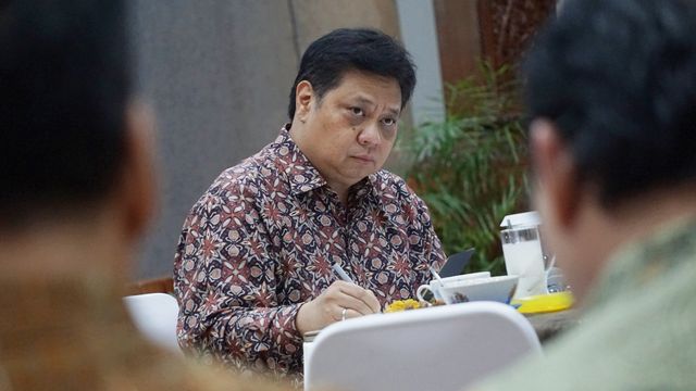 Menteri Koordinator Bidang Perekonomian Airlangga Hartarto dalam acara jumpa media terkait perekonomian Indonesia di Kemenko Perekonomian, Jumat (20/12). Foto: Fanny Kusumawardhani/kumparan