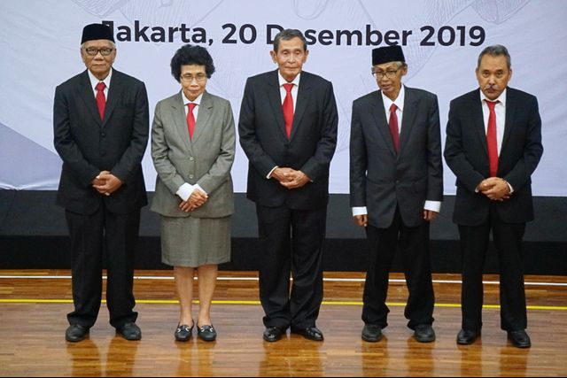 Anggota Dewan Pengawas KPK saat acara serah terima jabatan dan pisah sambut Pimpinan dan Dewan Pengawas KPK di Istana Negara, Jakarta, Jumat (20/12). Foto: Irfan Adi Saputra/kumparan