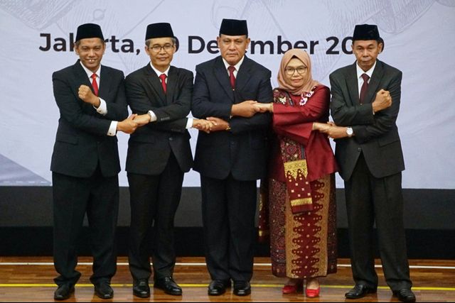 Pimpinan KPK saat acara serah terima jabatan dan pisah sambut Pimpinan dan Dewan Pengawas KPK di Istana Negara, Jakarta, Jumat (20/12).
 Foto: Irfan Adi Saputra/kumparan