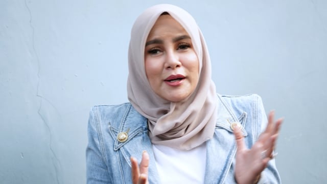 Artis Olla Ramlan saat ditemui di kawasan Tendean, Jakarta, Jumat, (20/12/2019).
Foto: Ronny