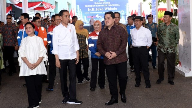 Presiden Joko Widodo saat meninjau kilang PT Trans Pacific Petrochemical Indotama (TPPI) di Kecamatan Jenu, Tuban, Jawa Timur, Sabtu (21/12). Foto: Dok. Biro Pers Sekretariat Presiden