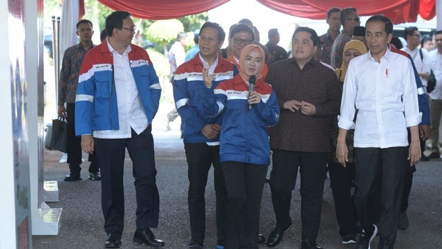 Presiden Joko Widodo saat meninjau kilang PT Trans Pacific Petrochemical Indotama (TPPI) di Kecamatan Jenu, Tuban, Jawa Timur, Sabtu (21/12). Foto: Dok. Biro Pers Sekretariat Presiden