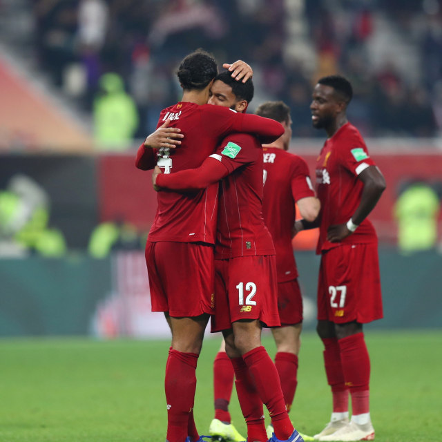 Virgil van Dijk dan Joe Gomez. Foto: IBRAHEEM AL OMARI/REUTERS
