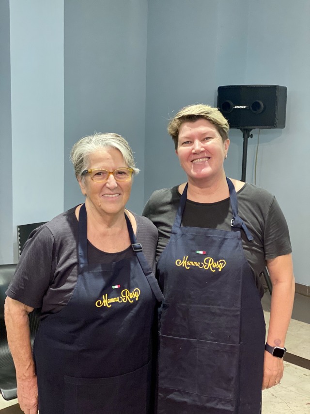 Rosa Vignolo (71) dan Stefania Vigone (48). Foto: Toshiko/kumparan