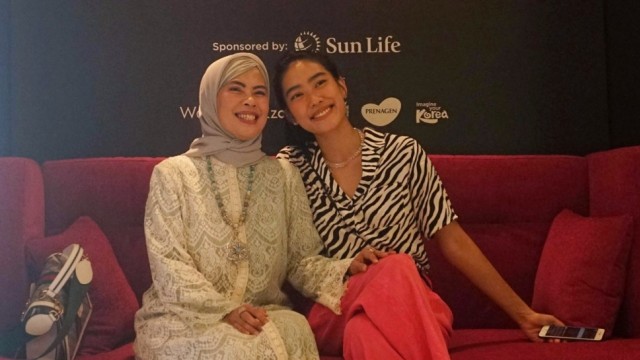 Alika Islamadina dan Yuanita Rohali dalam pameran kumparanWOMAN, 'My Mom, My Inspiration'. Foto: Irfan Adi Saputra/kumparan
