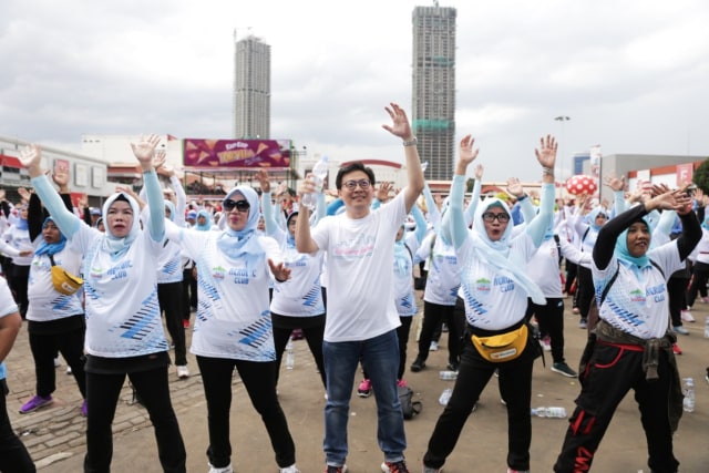 Indra Picazzo, Pelaksana Big Bang Festival ikut senam sehat Foto: Dok. Istimewa