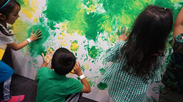 Keseruan anak-anak saat bermain bersama