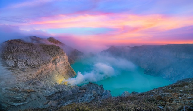 com-Kawah Ijen Banyuwangi. Foto: Shutterstock.
