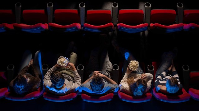 com-Ilustrasi nonton film di bioskop Foto: Shutterstock