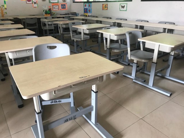 Kondisi Meja dan Kursi dalam Pengadaan Meubeler Sekolah DKI Jakarta tahun 2018. Foto: Nurul Nur Azizah/kumparan