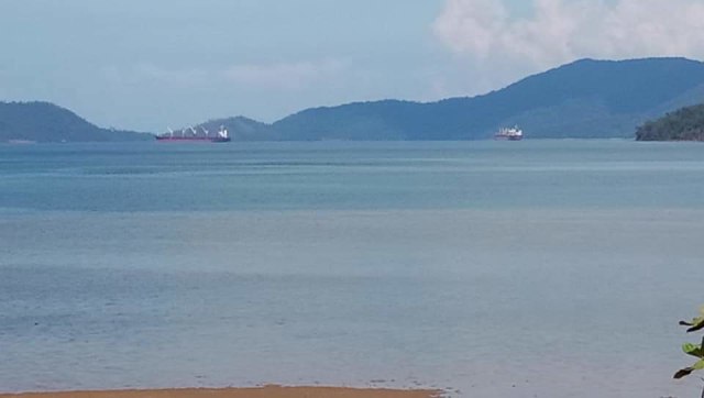 Dua kapal yang berada di Kecamatan Tolala, Kabupaten Kolaka Utara. Foto: Tangkapan layar Fecebook.