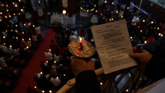 Suasana Misa malam Natal di GPIB Imanuel, Jakarta (24/12). Foto: Jamal Ramadhan/kumparan