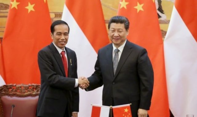 Presiden Joko Widodo bersalaman dengan Presiden Cina Xi Jinping, di Beijing, Kamis/m.republika.co.id/(26/3).