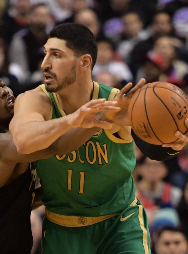 Enes Kanter dalam laga versus Toronto Raptors.  Foto: Dan Hamilton-USA TODAY Sports