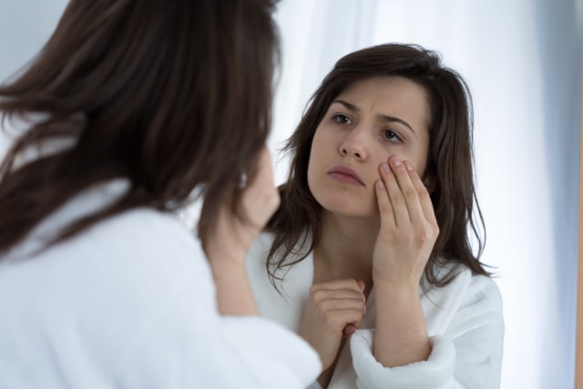 Virus corona disebut bisa menular melalui mata. Foto: Shutterstock