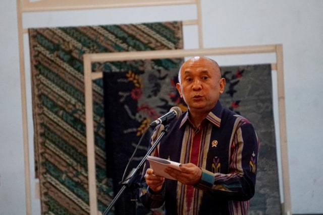 Menteri Koperasi dan UKM Teten Masduki Lantik Leonard Theosabrata jadi Dirut Smesco Indonesia (Lembaga Layanan Pemasaran Koperasi dan UKM) di Gedung Semsco. Foto: Fanny Kusumawardhani/kumparan