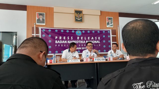 Kepala Badan Narkotika Nasional Provinsi (BNNP) Gorontalo, Suparwoto, dalam jumpa pers yang digelar 26 Desember 2019. Foto : Dok Banthayo.id (Wawan Akuba)