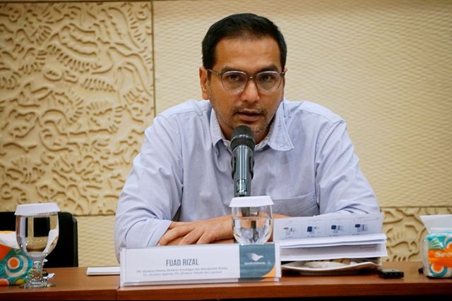 Plt Dirut Garuda Indonesia, Fuad Rizal, memberikan keterangan pada acara Paparan Tahunan PT Garuda Indonesia di kawasan Bandara Soekarno Hatta, Jumat (27/12). Foto: Jamal Ramadhan/kumparan