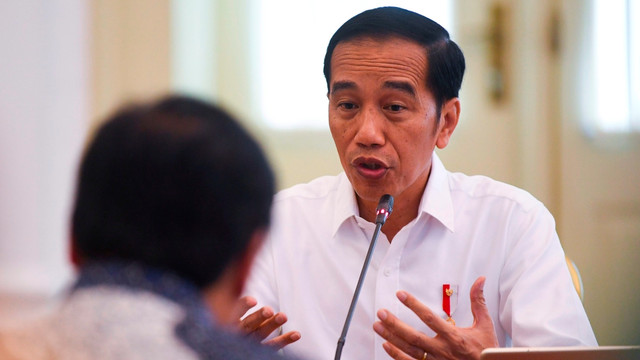 Presiden Joko Widodo memimpin rapat kabinet terbatas di Istana Bogor, Jawa Barat, Jumat (27/12/2019). Foto: ANTARA FOTO/Wahyu Putro A