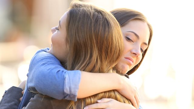 Ilustrasi teman palsu alias fake friends. Foto: Shutter Stock