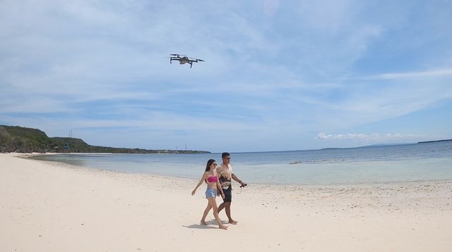 Ilustrasi traveling di Pantai. Foto: Eraspace.com