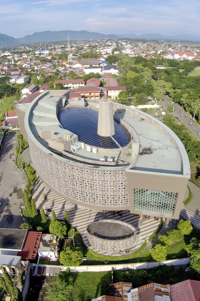 Gedung Museum Tsunami Aceh dari atas. Foto: Abdul Hadi/acehkini
