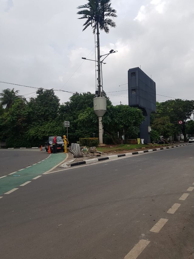 Pertigaan di depan Apotek Senopati. Foto: Efira Tamara Thenu/kumparan