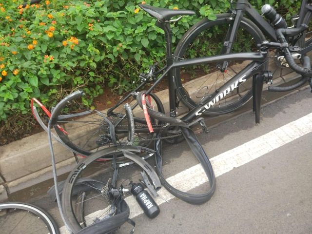 Kondisi sepeda yang ditabrak mobil di Jalan Sudirman. Foto: Dok. Istimewa