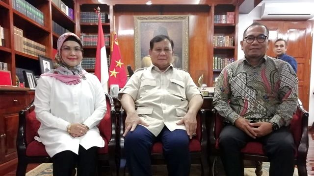Ketum Gerindra Prabowo Subianto menerima putri Ma'ruf Amin, Nur Azizah, Sabtu (28/12). Foto: Dok. Partai Gerindra
