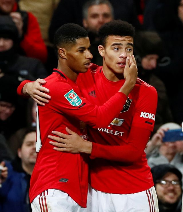 Mason Greenwood merayakan gol bersama Marcus Rashford. Foto: Reuters/Jason Cairnduff