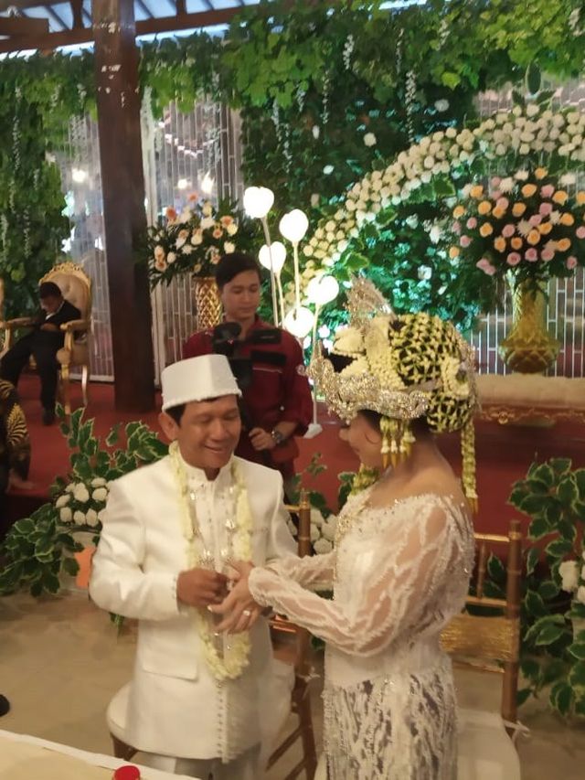 Pernikahan komedian Ginanjar Sukmana dan Tiara Amalia, di Griya Ageng Selasar, Depok, Jawa Barat, Minggu (29/12). Foto: Giovanni/kumparan