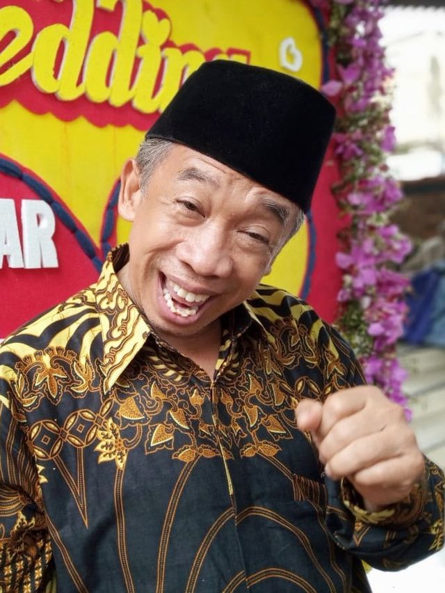 Haji Qomar di Pernikahan Komedian Ginanjar Sukmana dan Tiara Amalia, di Griya Ageng Selasar, Jalan Kalimulya, Depok, Jawa Barat, Minggu (29/12) Foto: Giovanni/kumparan 