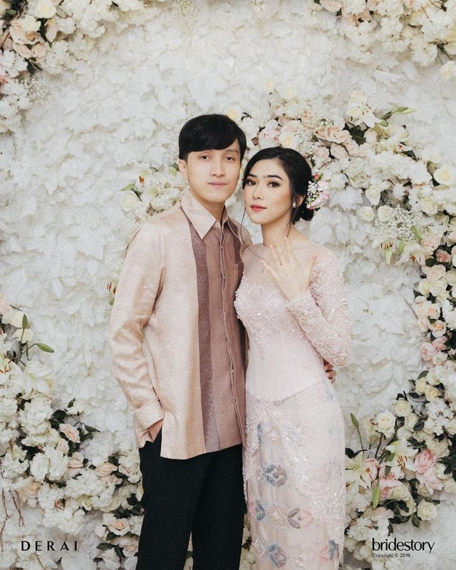 Potret Isyana Sarasvati lamaran. Foto: Instagram/ @thebridestory