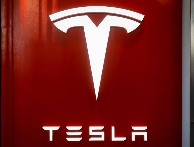 Saham Tesla Tembus 420 USD per Lembar
