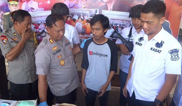 Pengunggah Video Kucing Dicekoki Miras Ciu Jadi Tersangka