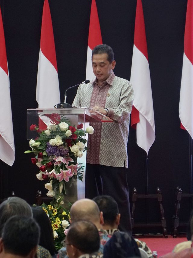 Menteri Perdagangan Agus Suparmanto di penutupan perdagangan Bursa Efek Indonesia, Senin (30/12). Foto: Jamal Ramadhan/kumparan