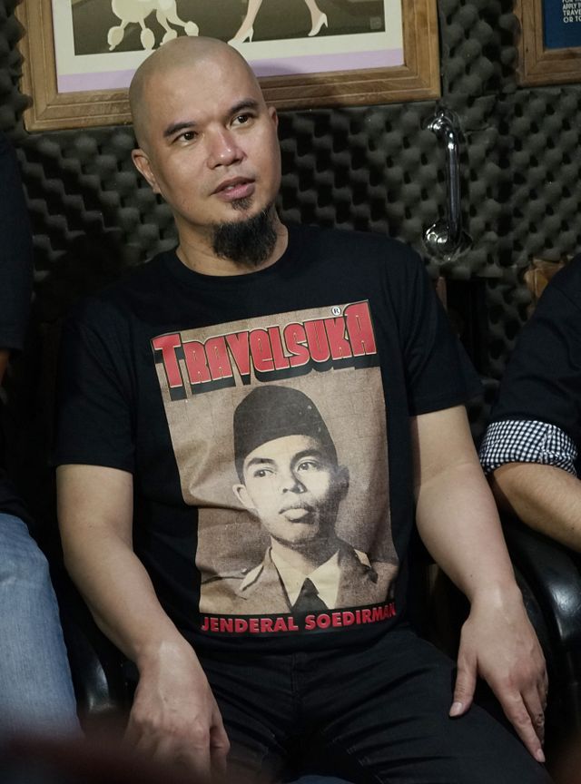 Musisi Ahmad Dhani usai melakukan sesi latihan jelang konsernya di Jakarta, Senin (30/12).  Foto: Ronny 