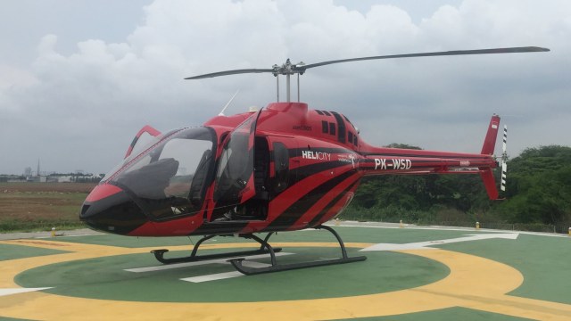 Helikopter milik PT Whitesky Aviation yang melayani pariwisata ke Bandung dan Anyer. Foto: Moh Fajri/kumparan 