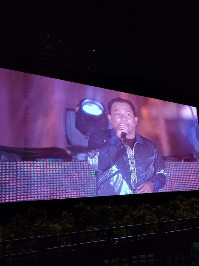 Penampilan Wali di Panggung Hiburan Malam Tahun Baru 'Happy New Year 2020 Indonesia' di Bundaran HI, Jakarta Pusat, Selasa (31/12). Foto: Maria Gabrielle Putrinda/kumparan