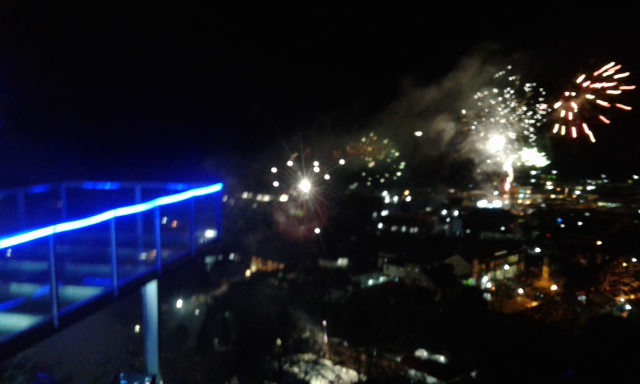 Pesta kembang api do Guci Tegal saat malam tahun baru 2020. (Foro: Bentar)