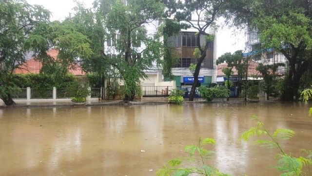 Banjir di Jalan Bungur Raya, Jakarta Pusat, Rabu (1/1/2020). Foto: Adhim Mugni Mubarok/kumparan