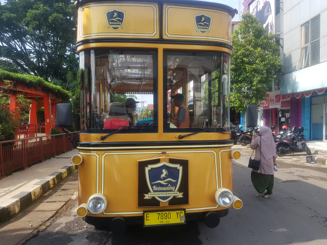 Bus Kemuning. (Andri)