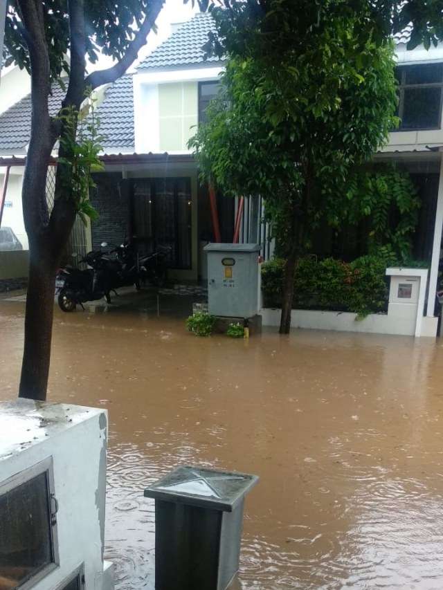 Banjir di Fortune District Graha Raya, Bintaro, Rabu (1/1/2020). Foto: Dok. Adhi Pratama