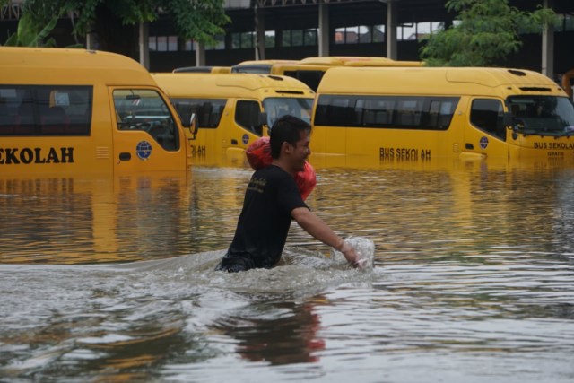 Ilustrasi Sekolah Banjir Foto: Irfan Adi Saputra/kumparan